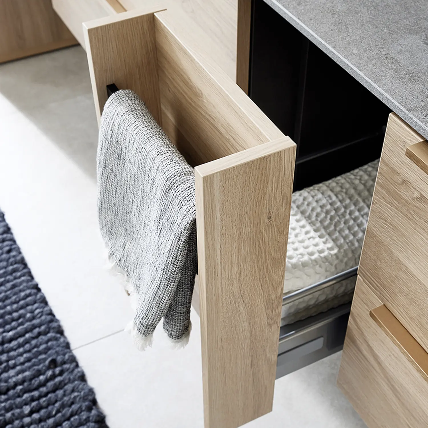 Laguna Platino 2.0 Plattenunterschrank mit Handtuchstange